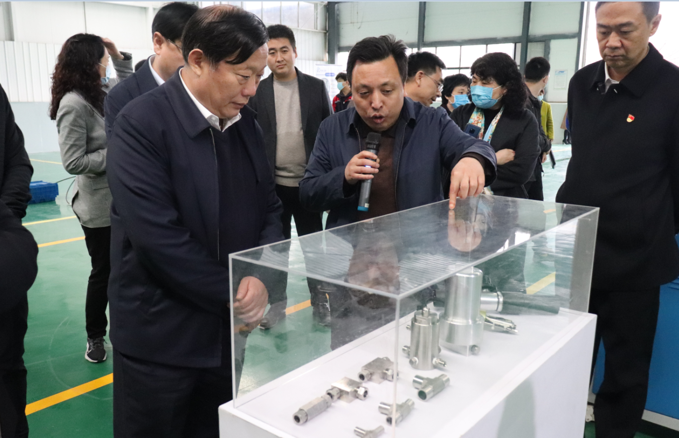 新乡市市长王登喜莅临我司参观调研